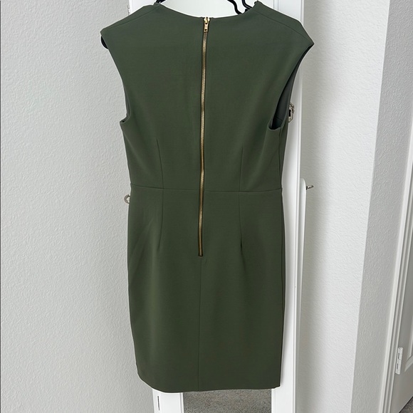 Alexia Admor “Wren” Army Green Sleeveless Dress - Picture 7 of 8